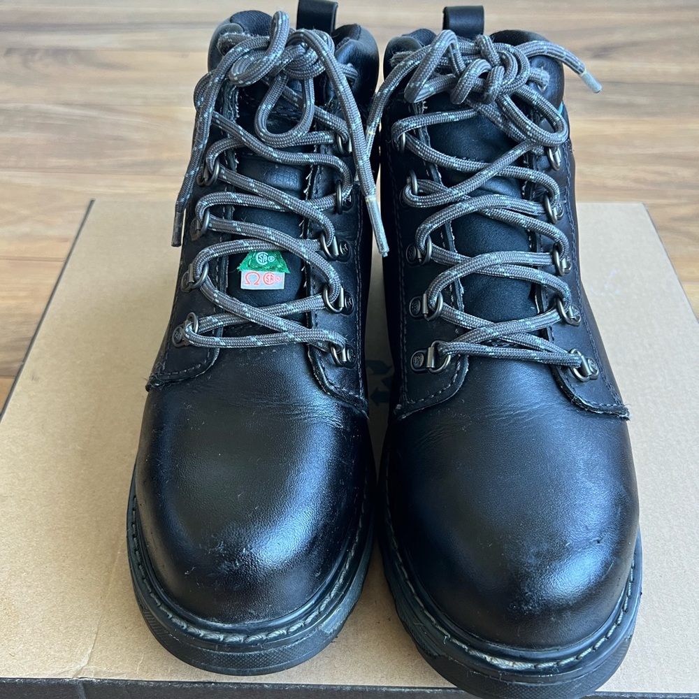 Steel Toe Safety  Work Boot waterproof caterpillar women’s size 7